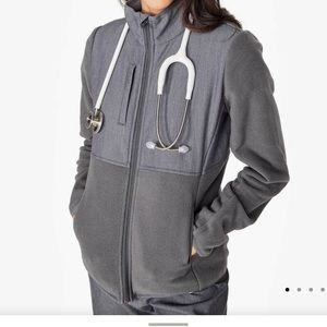 Figs performance fleece jacket in graphite grey xs